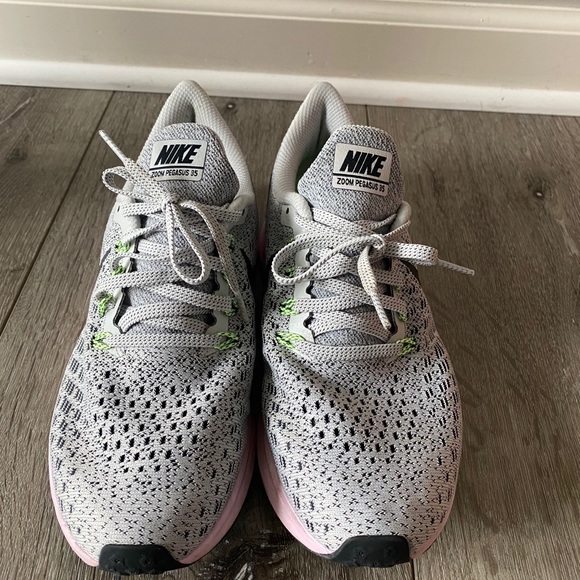 Nike running shoes - Picture 3 of 3